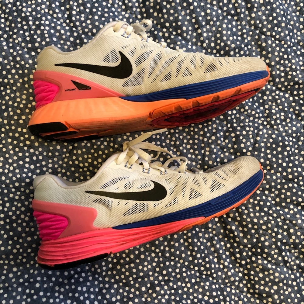 Size 7 1/2 Nike shoes